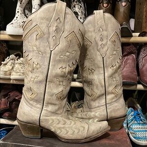 Women's Western Cowboy Boots in Cream